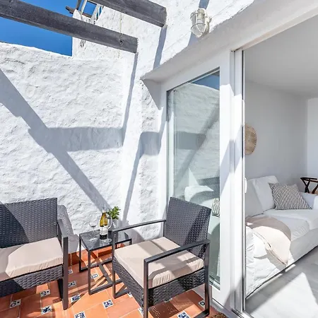 La Riviera - Stunning By The Beach Apartment *