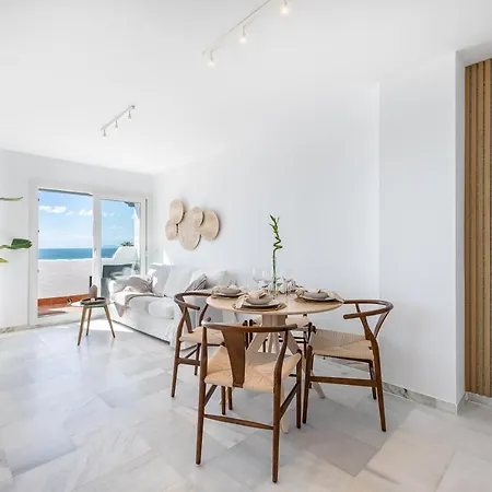 La Riviera - Stunning By The Beach Apartment Estepona