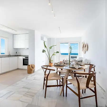 Apartamento La Riviera - Stunning By The Beach *