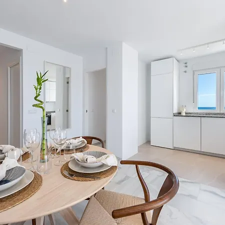 La Riviera - Stunning By The Beach Apartment *